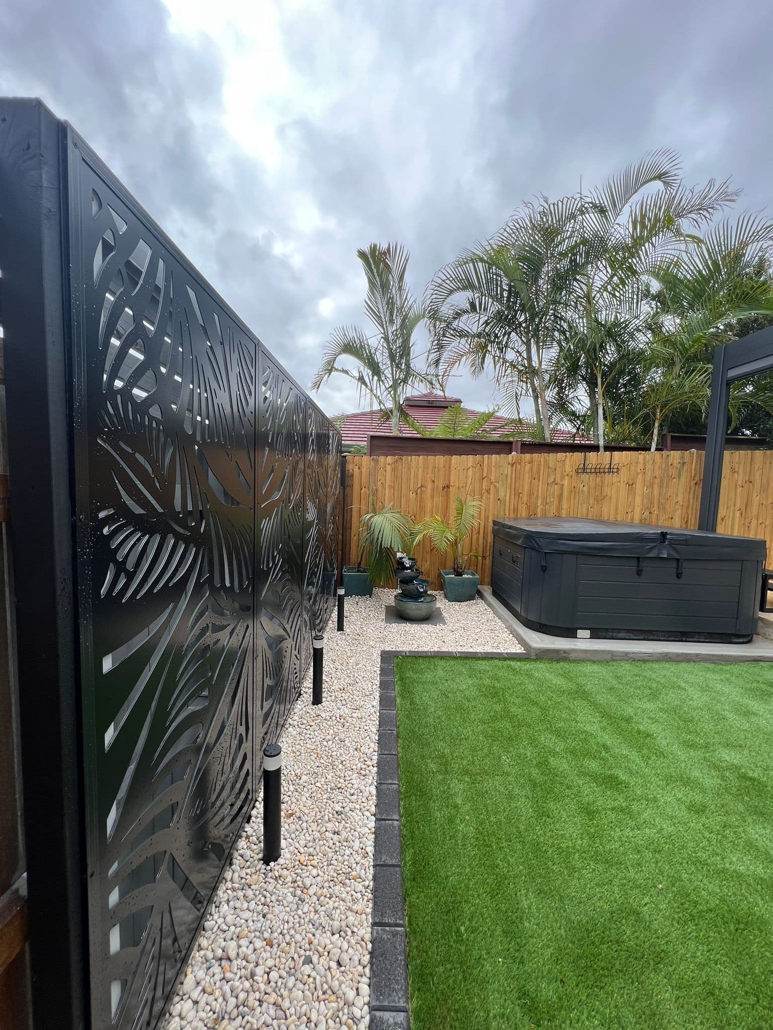 Contemporary feature wall adding depth and sophistication to the outdoor space