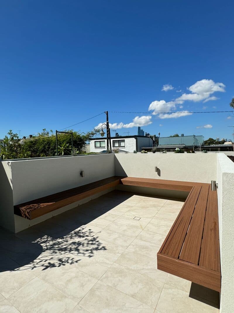 Perspective view: Showing the relationship between privacy screens and seating areas